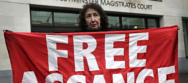 Una protesta contra la extradición de Julian Assange - Sputnik Mundo