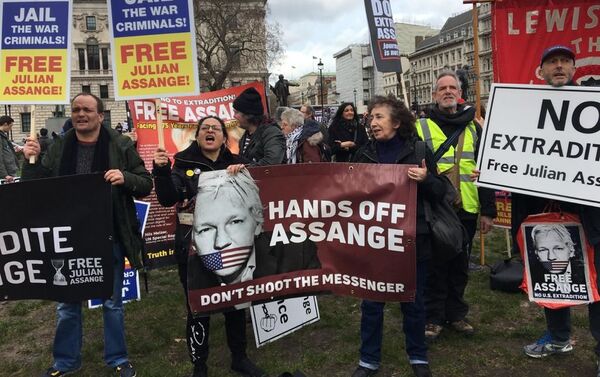 Manifestación contra la extradición de Julian Assange  - Sputnik Mundo