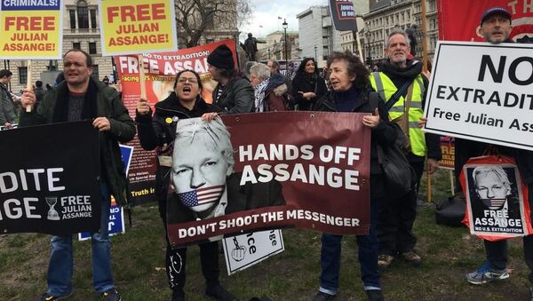 Manifestación contra la extradición de Julian Assange  - Sputnik Mundo