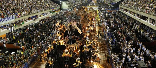 El desfile de Sao Clemente en Brasil - Sputnik Mundo