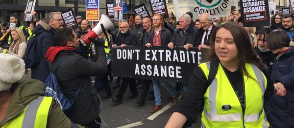 Manifestación contra la extradición de Julian Assange - Sputnik Mundo