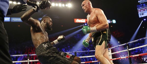 La pelea por el cinturón del WBC en pesados entre Tyson Fury y Deontay Wilder  - Sputnik Mundo