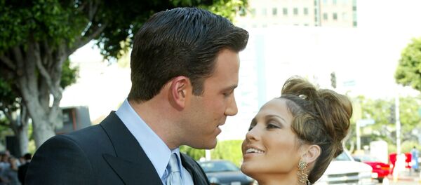 Ben Affleck junto a Jennifer Lopez - Sputnik Mundo