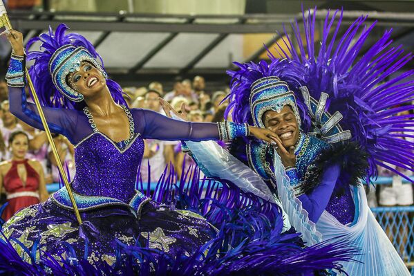 Así fue el primer día del espectacular carnaval de Río de Janeiro - Sputnik Mundo