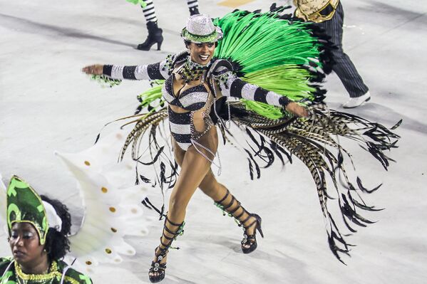 Así fue el primer día del espectacular carnaval de Río de Janeiro - Sputnik Mundo