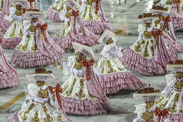 Así fue el primer día del espectacular carnaval de Río de Janeiro - Sputnik Mundo