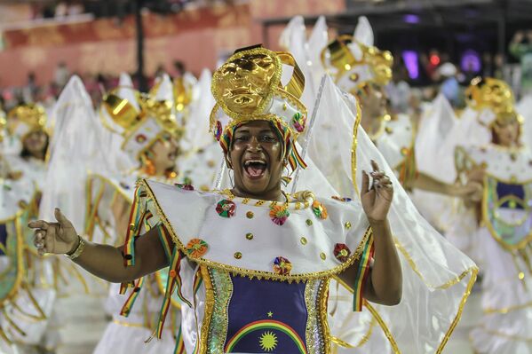 Así fue el primer día del espectacular carnaval de Río de Janeiro - Sputnik Mundo