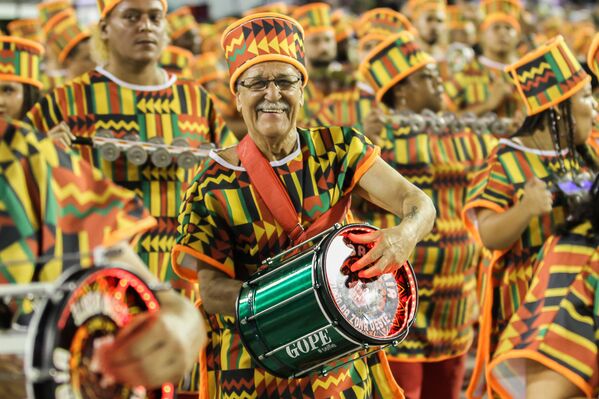 Así fue el primer día del espectacular carnaval de Río de Janeiro - Sputnik Mundo