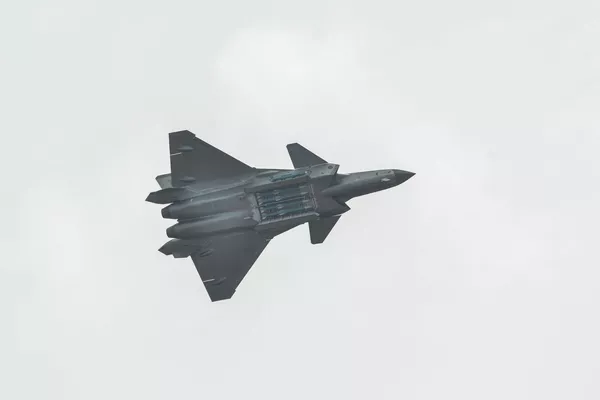 Caza chino de la quinta generación J-20 muestra su armamento Caza chino de la quinta generación J-20 muestra su armamento - Sputnik Mundo