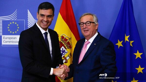 Pedro Sánchez y Jean-Claude Juncker - Sputnik Mundo
