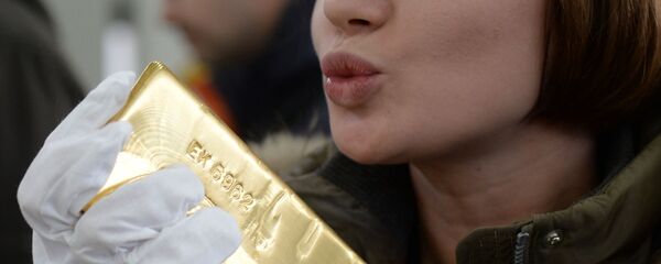 Un lingote de oro - Sputnik Mundo