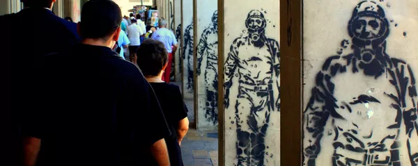 Grafitis de Néstor Kirchner como El Eternauta Grafitis de Néstor Kirchner como El Eternauta - Sputnik Mundo