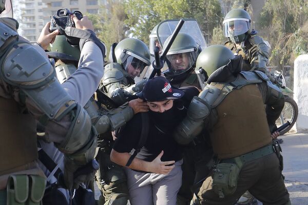 Mon Laferte y las consignas del estallido toman el Festival de Viña del Mar | Fotos Mon Laferte y las consignas del estallido toman el Festival de Viña del Mar | Fotos - Sputnik Mundo