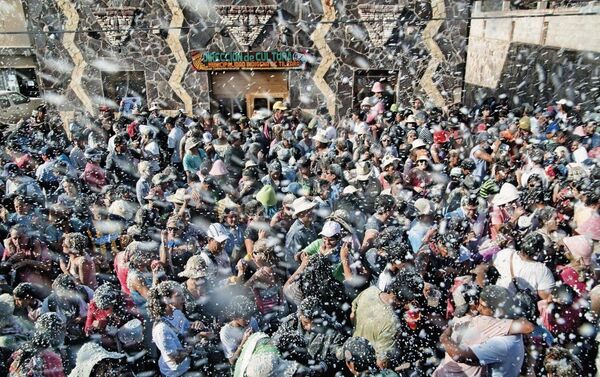 Residentes de Tilcara celebrando el Carnaval. - Sputnik Mundo