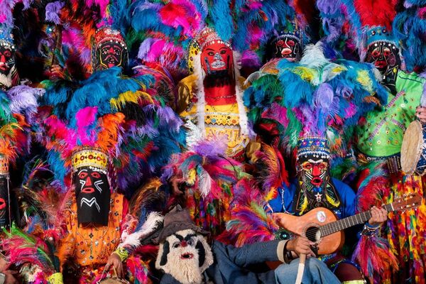 Carnavales argentinos entre críticas, ofrendas a la Pachamama y sacar el diablo de adentro | Fotos - Sputnik Mundo