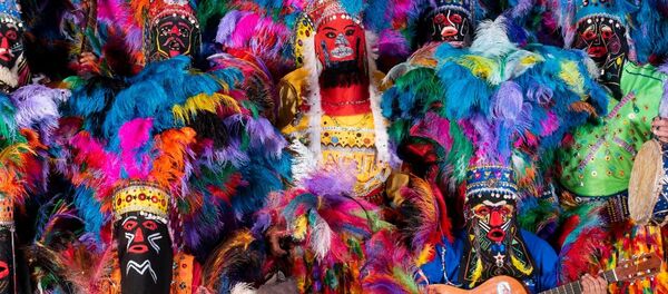 Personas con trajes típicos del Carnaval de Catamarca. - Sputnik Mundo