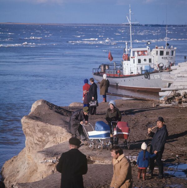 Sábados comunistas y casitas de pájaros: así celebraban la llegada de la primavera en la URSS

 - Sputnik Mundo