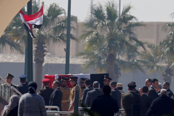Egipto enterrará a Mubarak en un funeral militar en El Cairo - Sputnik Mundo