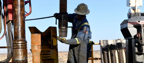 Tubería de perforación en Texas, EEUU Tubería de perforación en Texas, EEUU - Sputnik Mundo
