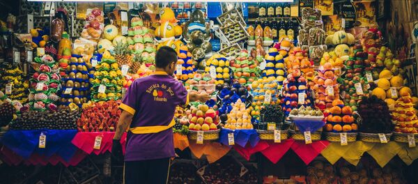 Una tienda de frutas - Sputnik Mundo