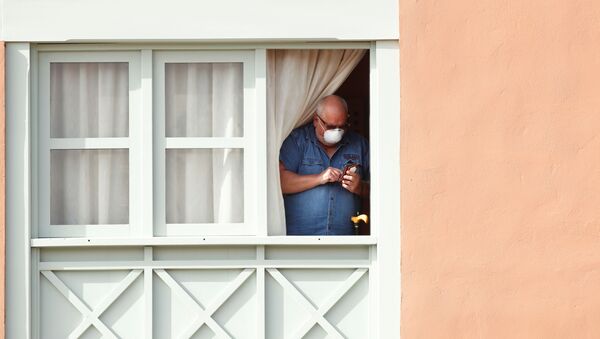 Un hombre con mascarilla Un hombre con mascarilla - Sputnik Mundo