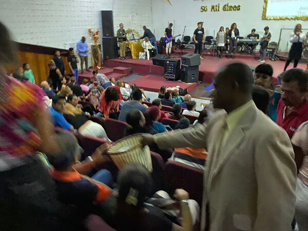 Crece el fenómeno evangélico en Venezuela: dicen que su fe cura el cáncer - Sputnik Mundo