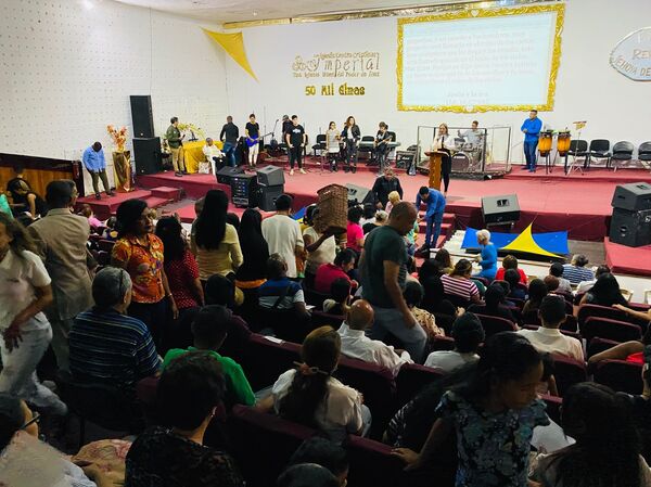 Crece el fenómeno evangélico en Venezuela: dicen que su fe cura el cáncer - Sputnik Mundo