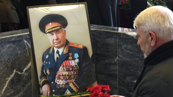 La ceremonia de entierro del mariscal ruso Dmitri Yázov - Sputnik Mundo