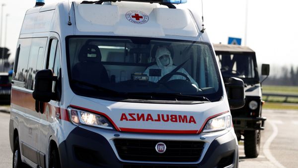 Una ambulancia italiana Una ambulancia italiana - Sputnik Mundo