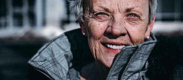 Un mujer mayor - Sputnik Mundo