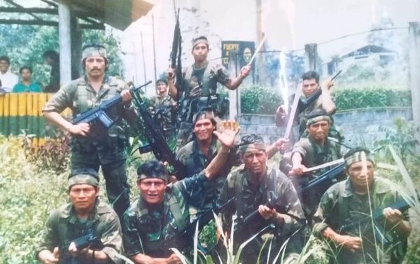 Soldados ecuatorianos antes de tomar parte en la guerra del Cenepa Soldados ecuatorianos antes de tomar parte en la guerra del Cenepa - Sputnik Mundo