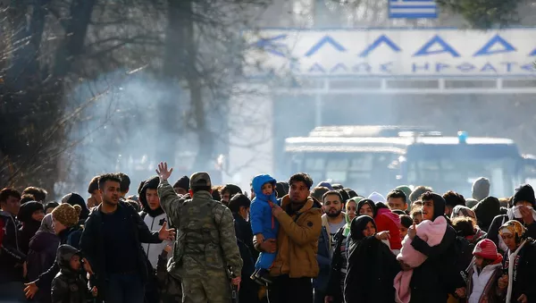 Inmigrantes sirios se hacinan en la frontera entre Turquía y Grecia