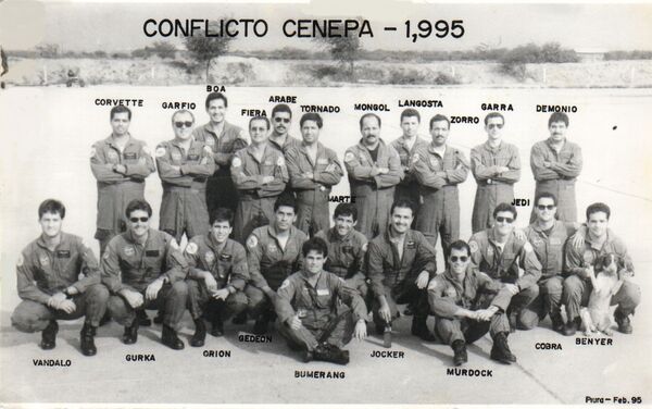 Integrantes de las Fuerzas Aéreas peruanas durante el conflicto del Cenepa Integrantes de las Fuerzas Aéreas peruanas durante el conflicto del Cenepa - Sputnik Mundo