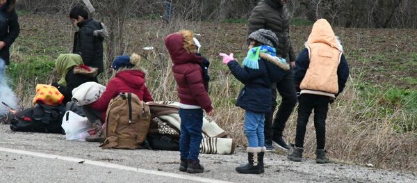 Refugiados sirios en la frontera de Turquía con Grecia - Sputnik Mundo