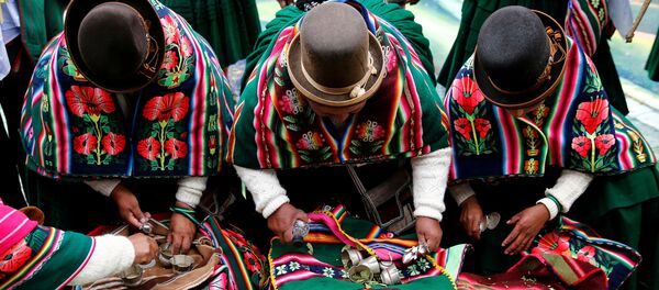 Indígenas bolivianos (imagen referencial) - Sputnik Mundo