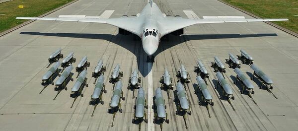 El bombardero Tu-160 con su arsenal El bombardero Tu-160 con su arsenal - Sputnik Mundo