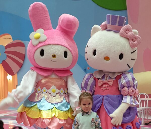 El parque temático cubierto más grande de Europa abre sus puertas en Moscú | Vídeo - Sputnik Mundo