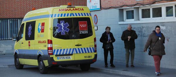 Una ambulancia en España - Sputnik Mundo