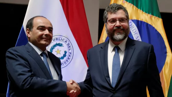 El canciller de Paraguay, Antonio Rivas, y el canciller brasileño, Ernesto Araújo
