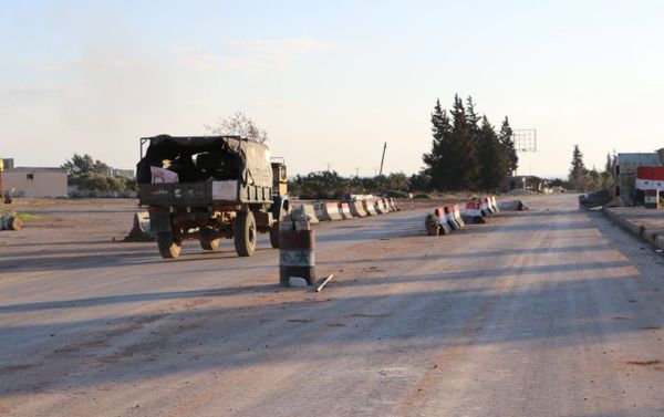 Una carretera en la ciudad siria de Saraqib - Sputnik Mundo