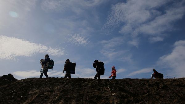 Migrantes en la frontera de Turquía con Grecia Migrantes en la frontera de Turquía con Grecia - Sputnik Mundo