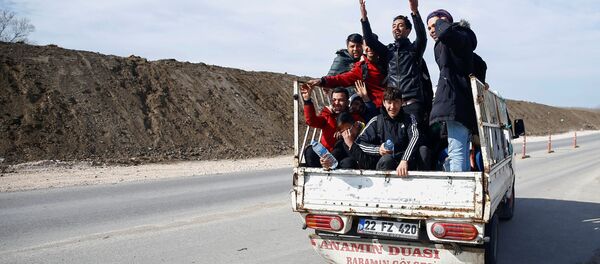 Migrantes en la frontera entre Turquía y Grecia - Sputnik Mundo