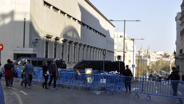 Policía bloquea acceso al Parlamento español - Sputnik Mundo