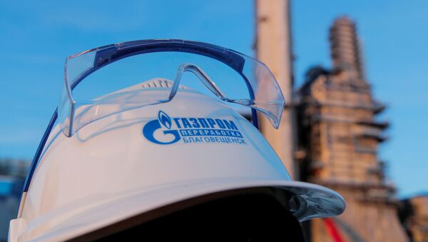 Un casco con el logo de Gazprom - Sputnik Mundo