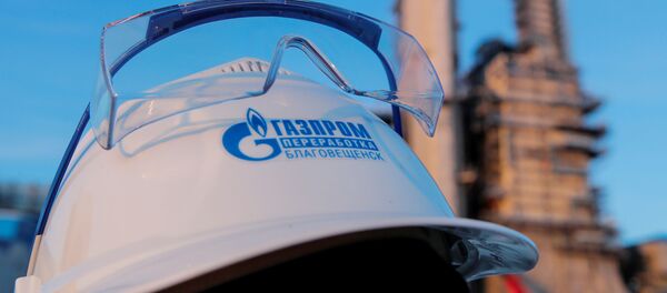 Un casco con el logo de Gazprom - Sputnik Mundo