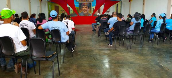 Venezuela: las comunas levantan bandera - Sputnik Mundo