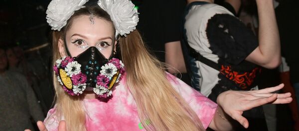 ¿Quién dijo que las mascarillas y la moda deben estar enfrentadas?
¿Quién dijo que las mascarillas y la moda deben estar enfrentadas?
- Sputnik Mundo