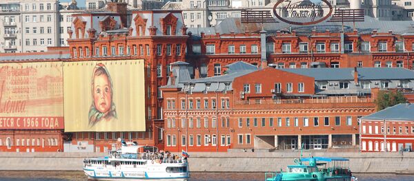El edificio histórico de la fábrica Krasni Oktiabr, donde se produce Alionka, el chocolate más famoso de Rusia - Sputnik Mundo