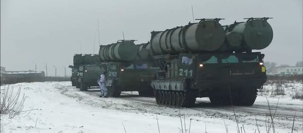Los sistemas de defensa aérea S-300V - Sputnik Mundo
