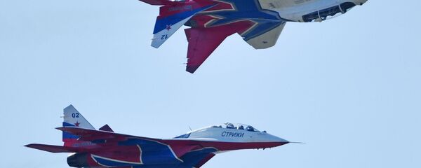Los MiG-29 del grupo de demostración acrobática Strizhí de la Fuerza Aérea de Rusia - Sputnik Mundo